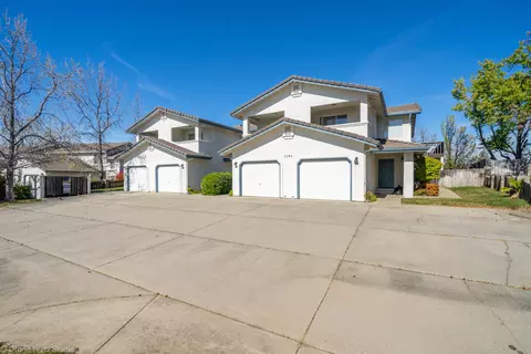 1096 Burton Dr, Redding, CA 96003 photo 2