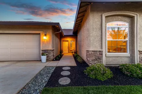 2822 Calaveras Ct, Redding, CA 96002 photo 2