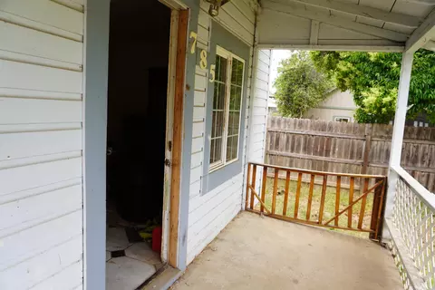 785 Locust St, Redding, CA 96001 photo 2