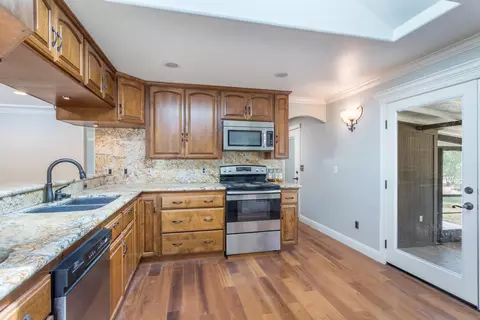 20 Branstetter Ln, Redding, CA 96001 photo 9