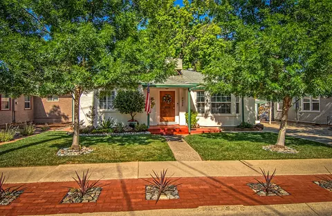 2025 Verda St, Redding, CA 96001 photo 1