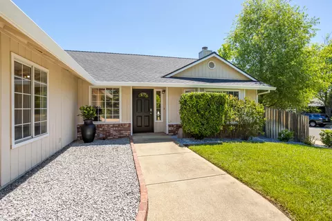 1675 Hominy Way, Redding, CA 96003 photo 3