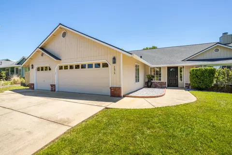 1675 Hominy Way, Redding, CA 96003 photo 2