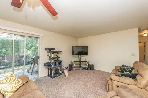 6837 Hemlock St, Redding, CA 96001 photo 13