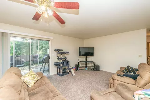 6837 Hemlock St, Redding, CA 96001 photo 9