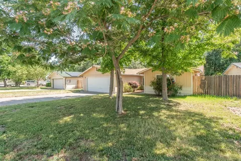 6837 Hemlock St, Redding, CA 96001 photo 2