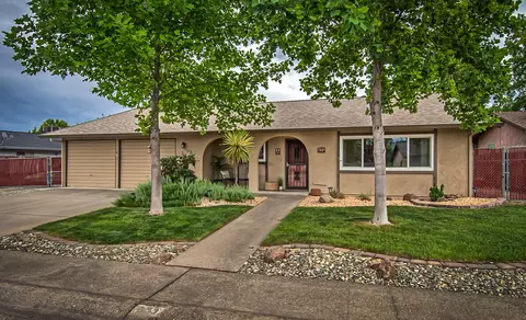 333 Woodcliff Dr, Redding, CA 96003 photo 2