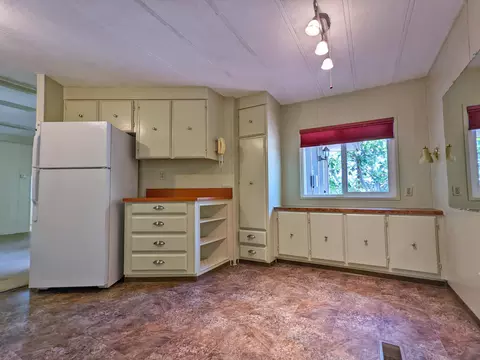 4386 White River Dr, Redding, CA 96003 photo 11
