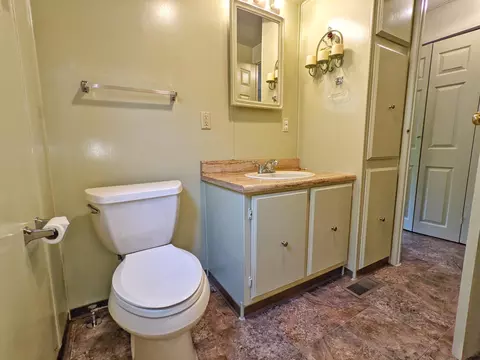 4386 White River Dr, Redding, CA 96003 photo 12
