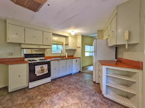 4386 White River Dr, Redding, CA 96003 photo 10