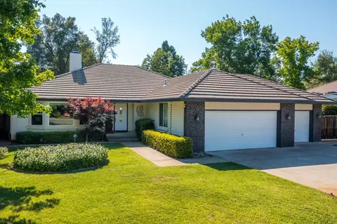 4108 Saratoga Dr, Redding, CA 96002 photo 1