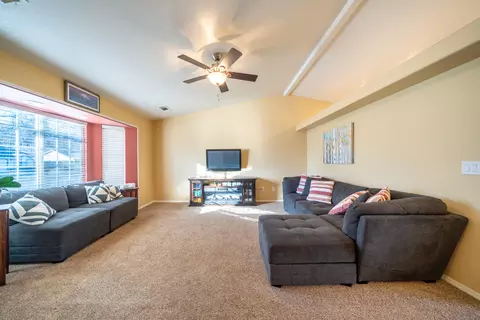 809 Fountain Cir, Redding, CA 96003 photo 5