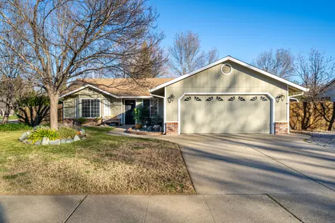 809 Fountain Cir, Redding, CA 96003 photo 1