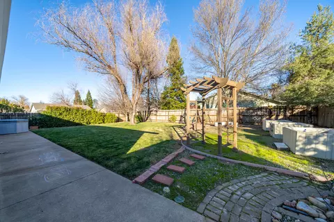 809 Fountain Cir, Redding, CA 96003 photo 21