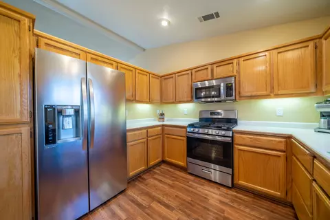 809 Fountain Cir, Redding, CA 96003 photo 6