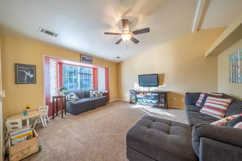 809 Fountain Cir, Redding, CA 96003 photo 4