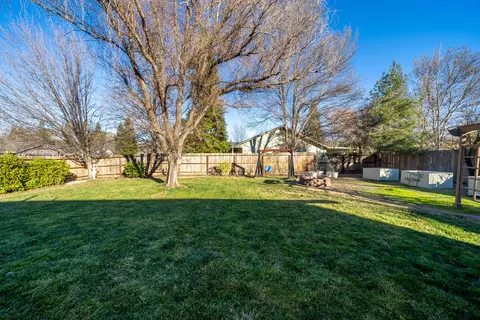 809 Fountain Cir, Redding, CA 96003 photo 23