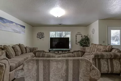 661 Lowe St, Redding, CA 96001 photo 4