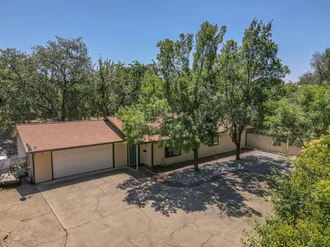 661 Lowe St, Redding, CA 96001 photo 1