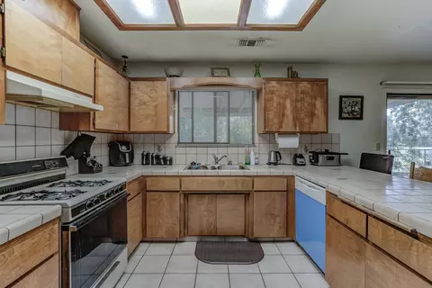 661 Lowe St, Redding, CA 96001 photo 8