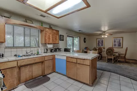 661 Lowe St, Redding, CA 96001 photo 7