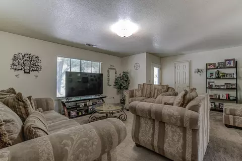 661 Lowe St, Redding, CA 96001 photo 3
