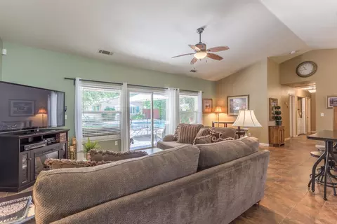 6447 Creekside St, Redding, CA 96001 photo 4
