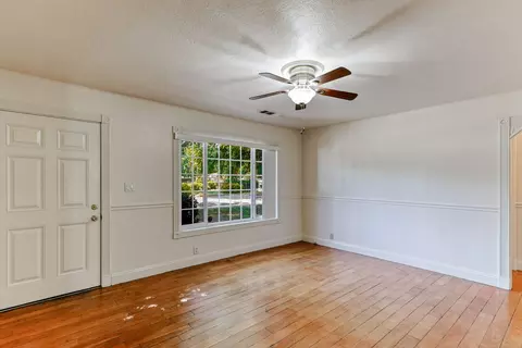 364 Rio St, Redding, CA 96001 photo 3