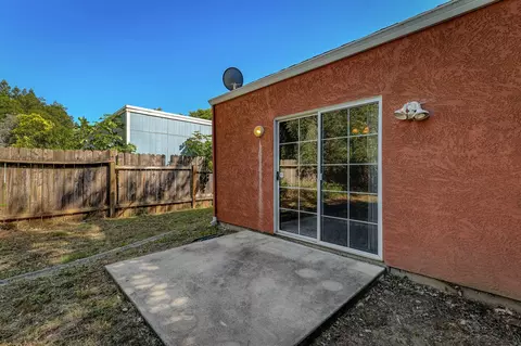364 Rio St, Redding, CA 96001 photo 17