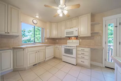 742 Coffeeberry Ln, Redding, CA 96003 photo 23