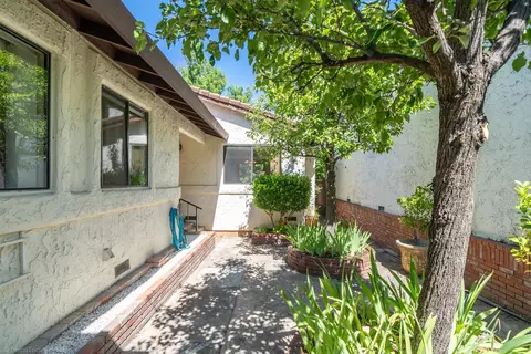 742 Coffeeberry Ln, Redding, CA 96003 photo 8