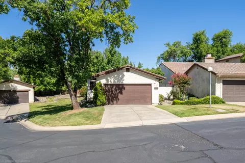 742 Coffeeberry Ln, Redding, CA 96003 photo 2