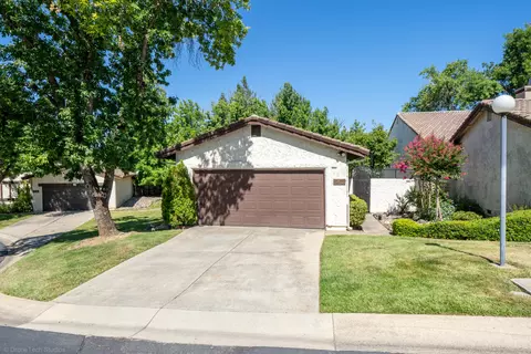 742 Coffeeberry Ln, Redding, CA 96003 photo 4