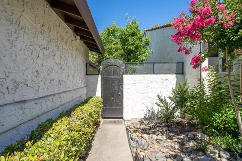 742 Coffeeberry Ln, Redding, CA 96003 photo 5