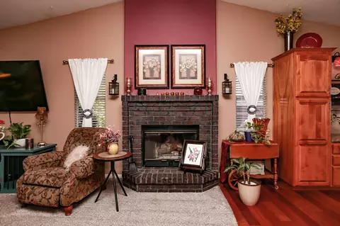 558 Olympic St, Redding, CA 96003 photo 22