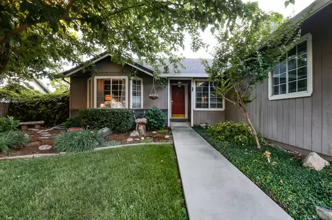 558 Olympic St, Redding, CA 96003 photo 3