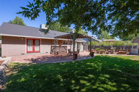 558 Olympic St, Redding, CA 96003 photo 55