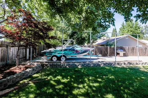 558 Olympic St, Redding, CA 96003 photo 52