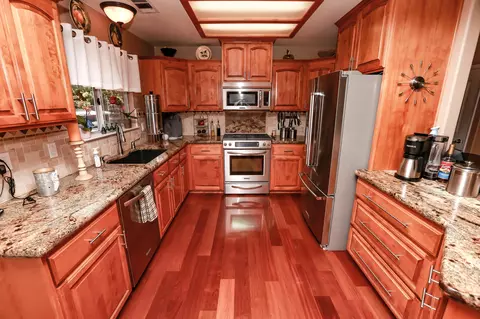 558 Olympic St, Redding, CA 96003 photo 30