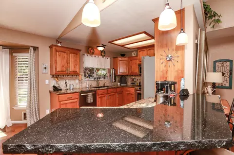 558 Olympic St, Redding, CA 96003 photo 32