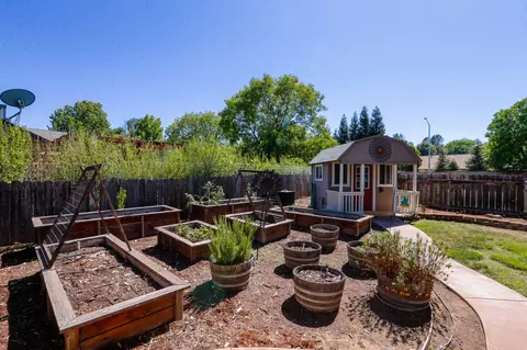 558 Olympic St, Redding, CA 96003 photo 46