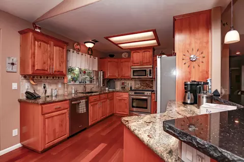 558 Olympic St, Redding, CA 96003 photo 31