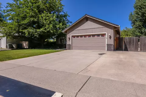 558 Olympic St, Redding, CA 96003 photo 6
