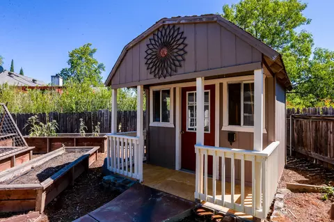 558 Olympic St, Redding, CA 96003 photo 49