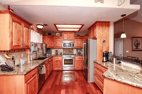 558 Olympic St, Redding, CA 96003 photo 35