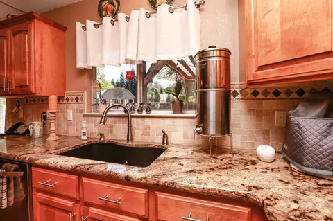 558 Olympic St, Redding, CA 96003 photo 42