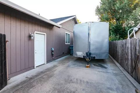 558 Olympic St, Redding, CA 96003 photo 58