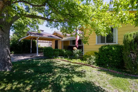 2331 Skyline Dr, Redding, CA 96003 photo 3
