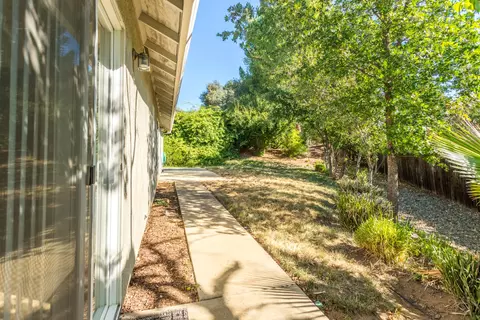 3993 Cambria Dr, Redding, CA 96002 photo 23