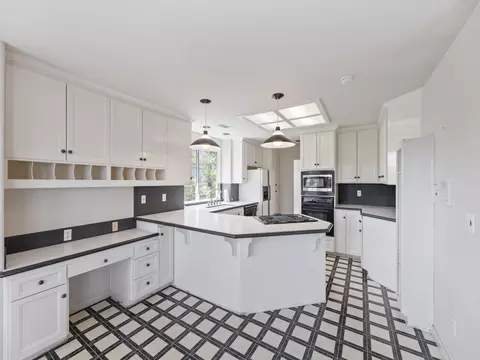 381 Bountiful Path, Redding, CA 96003 photo 4